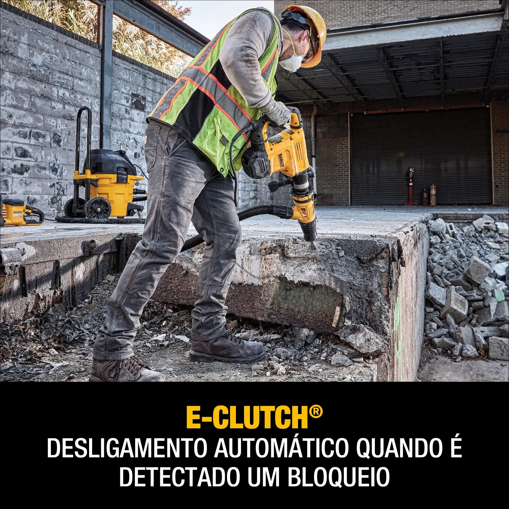 Um trabalhador de construção usando equipamentos de segurança está utilizando uma ferramenta elétrica amarela DEWALT para romper concreto em um local industrial. O texto abaixo destaca o recurso E-Clutch, que desliga automaticamente a ferramenta quando é detectado um bloqueio.