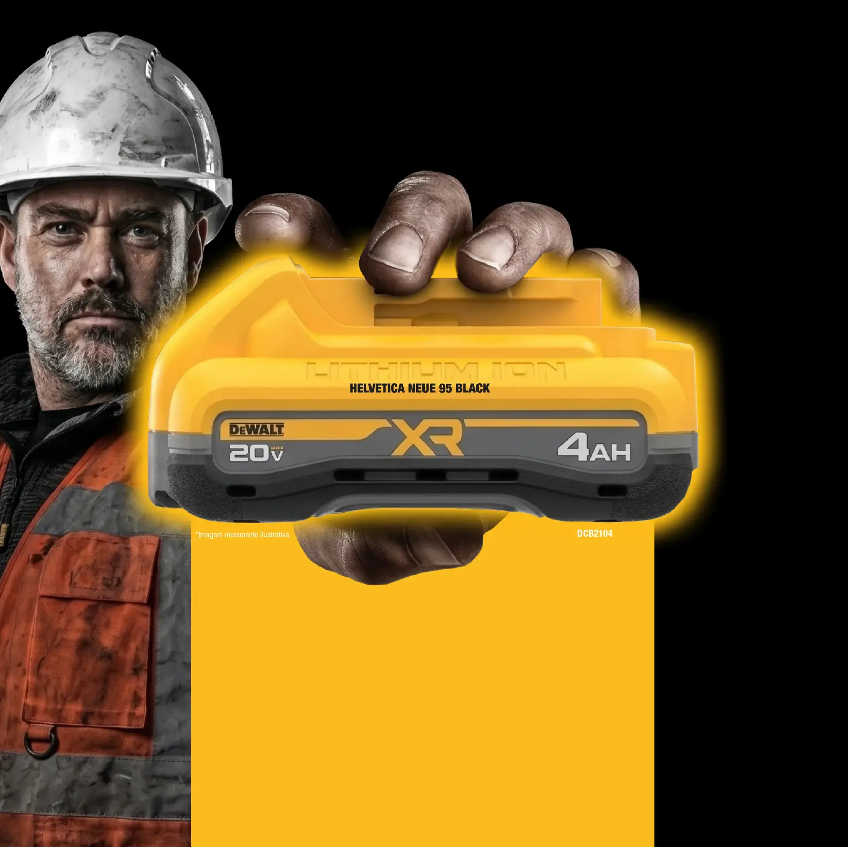 Bateria DEWALT DCB2104 20V XR 4Ah segurada por trabalhador com EPI, vista frontal do produto.