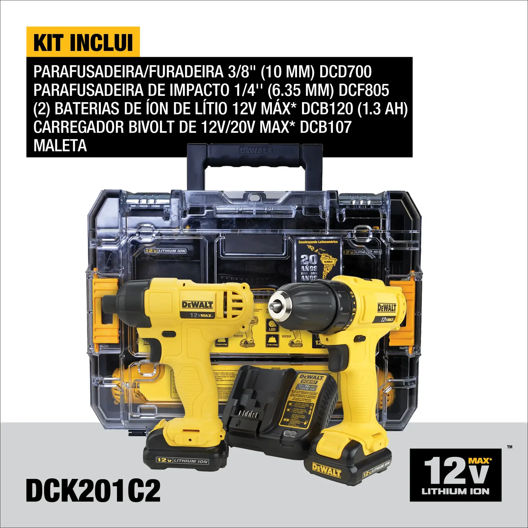 Kit DEWALT DCK201C2 contendo uma parafusadeira/furadeira de 3/8'', uma parafusadeira de impacto de 1/4'', duas baterias de íon de lítio 12V, um carregador bivolt de 12V/20V Max e uma maleta. As ferramentas e acessórios estão expostos em frente a uma maleta transparente. Os detalhes do kit estão escritos em português.