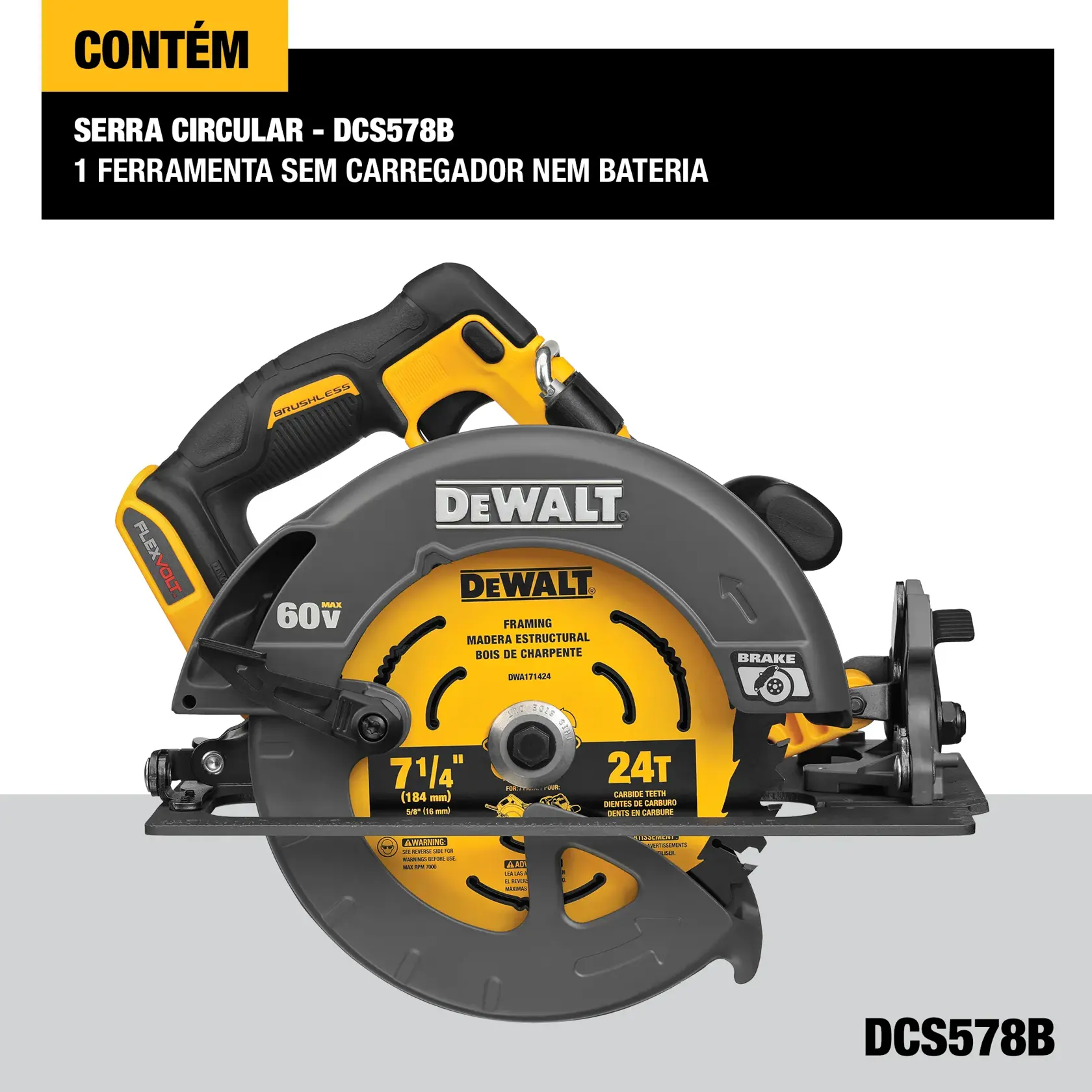 Um trabalhador da construção civil usando colete e capacete de segurança está utilizando uma serra circular sem fio DEWALT 60V FLEXVOLT para cortar uma prancha de madeira em um canteiro de obras. O rosto do trabalhador está desfocado para preservar a privacidade.