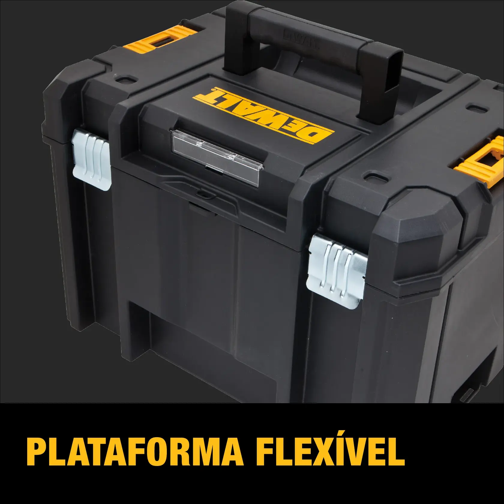 Caja de herramientas negra DEWALT TSTAK con asa resistente y cierres metálicos, mostrada sobre un fondo degradado. Debajo, se lee el texto: 'Ideal para fácil y estable portabilidad.'