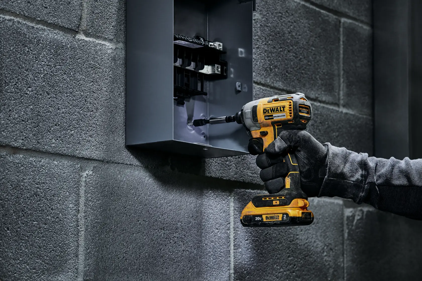 Kit Parafusadeira de Impacto 1/4'' (6,35mm) 20V MAX* Íon de Litio com 160Nm de Torque (sem carregador e sem bateria)