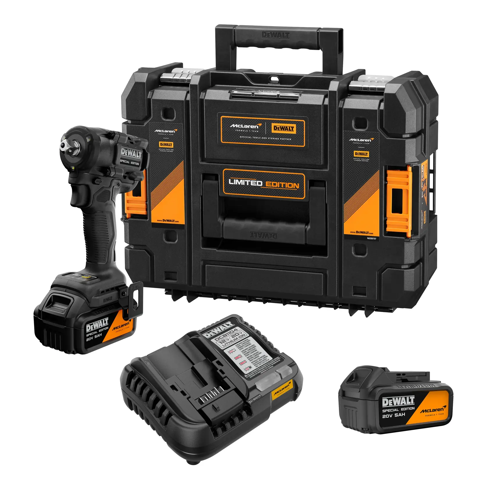 Um kit de ferramentas edição limitada DEWALT com uma chave de impacto sem fio, uma maleta rígida preta e laranja, carregador