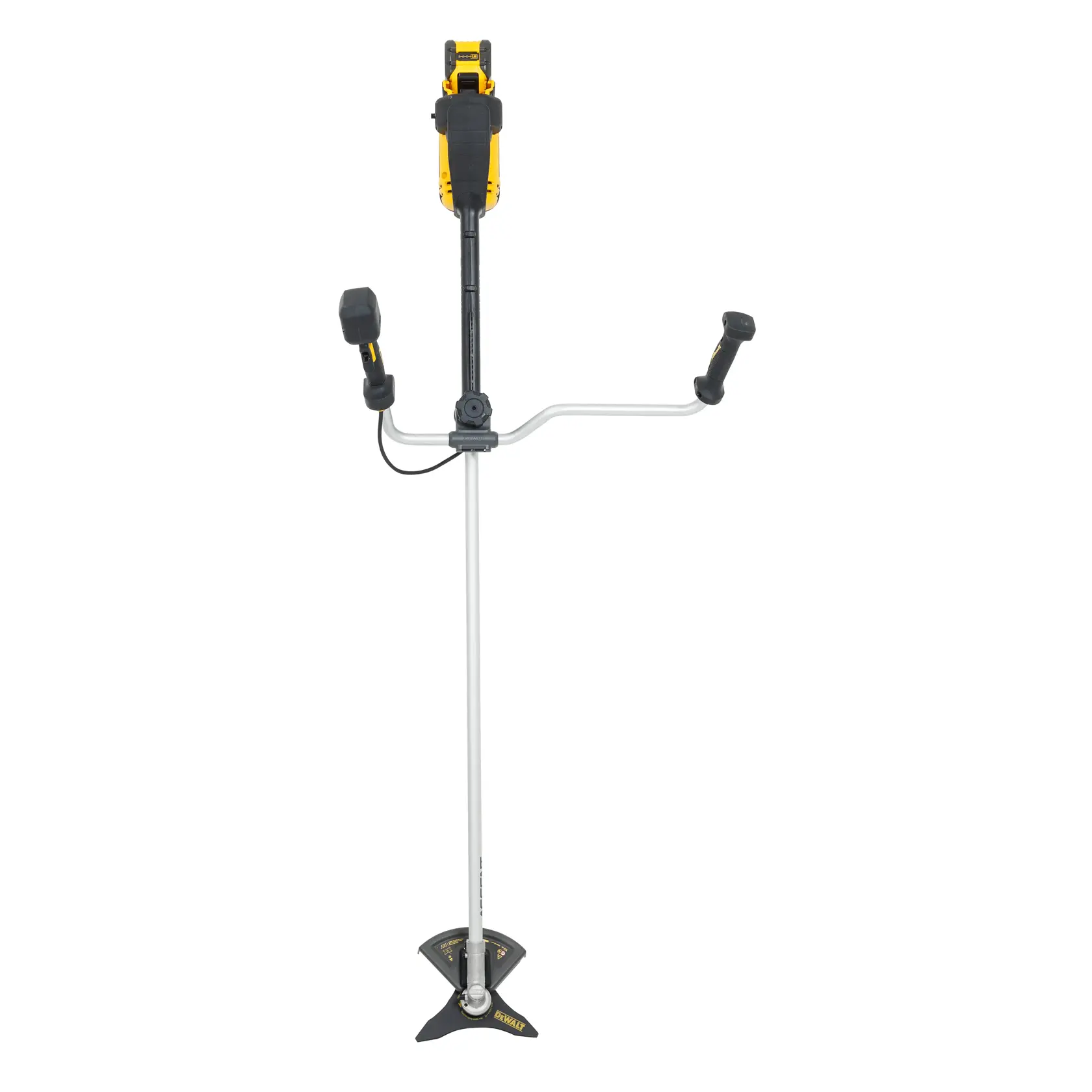 Vista frontal de uma roçadeira DEWALT com detalhes em amarelo e preto, um eixo longo e reto prateado, duas alças ergonômicas e uma lâmina de corte triangular na parte inferior.