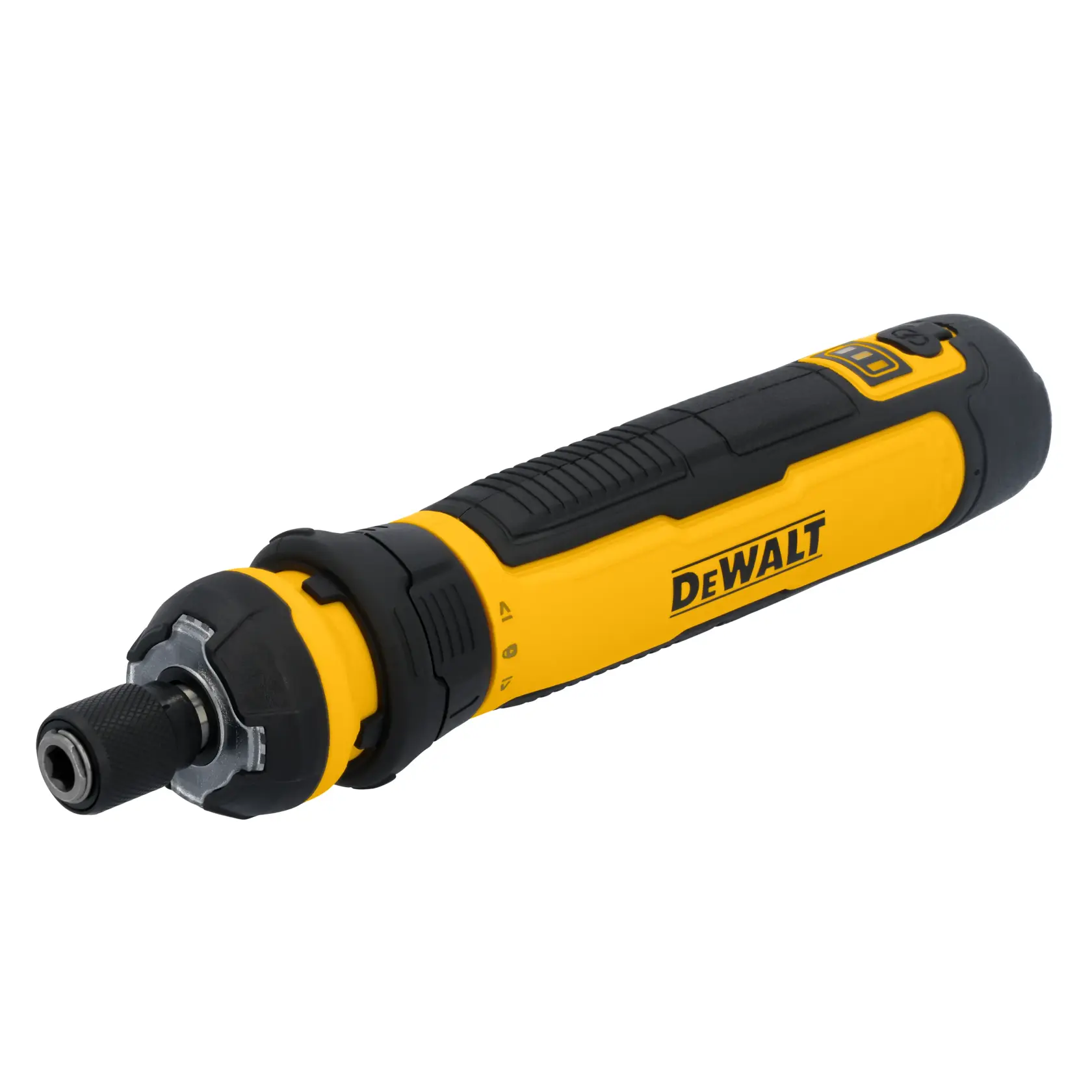 Close-up de um bolso de ferramentas de couro preto preso a um cinto, contendo várias ferramentas manuais da marca DEWALT. A pessoa usando o bolso está vestindo uma camisa de segurança verde fluorescente. O texto abaixo diz: 'Portabilidade compacta. Cabe convenientemente em bolsa ou estojo de ferramentas.'