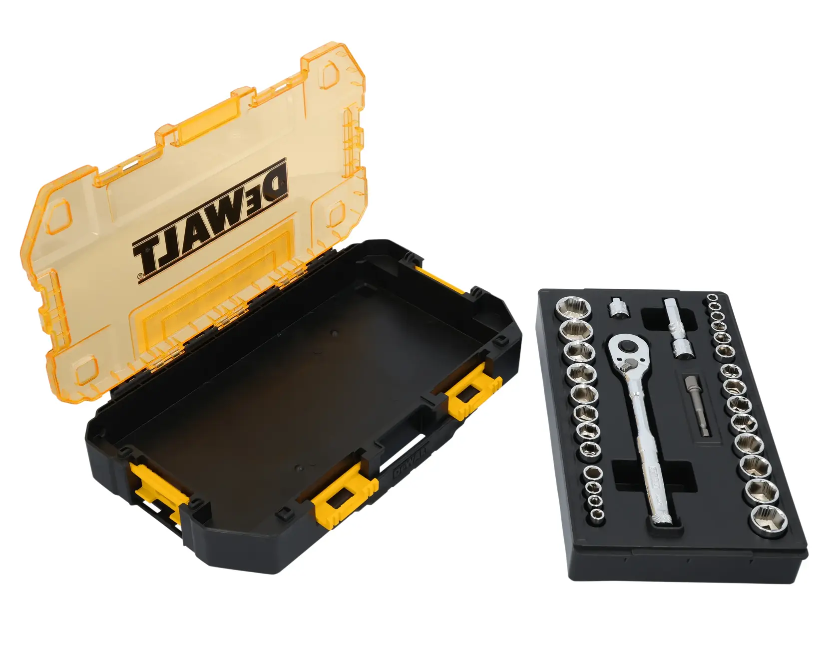 Uma caixa de ferramentas da marca DEWALT, aberta com uma tampa amarela transparente, e uma bandeja contendo uma chave de catraca, diversos soquetes e peças de extensão.