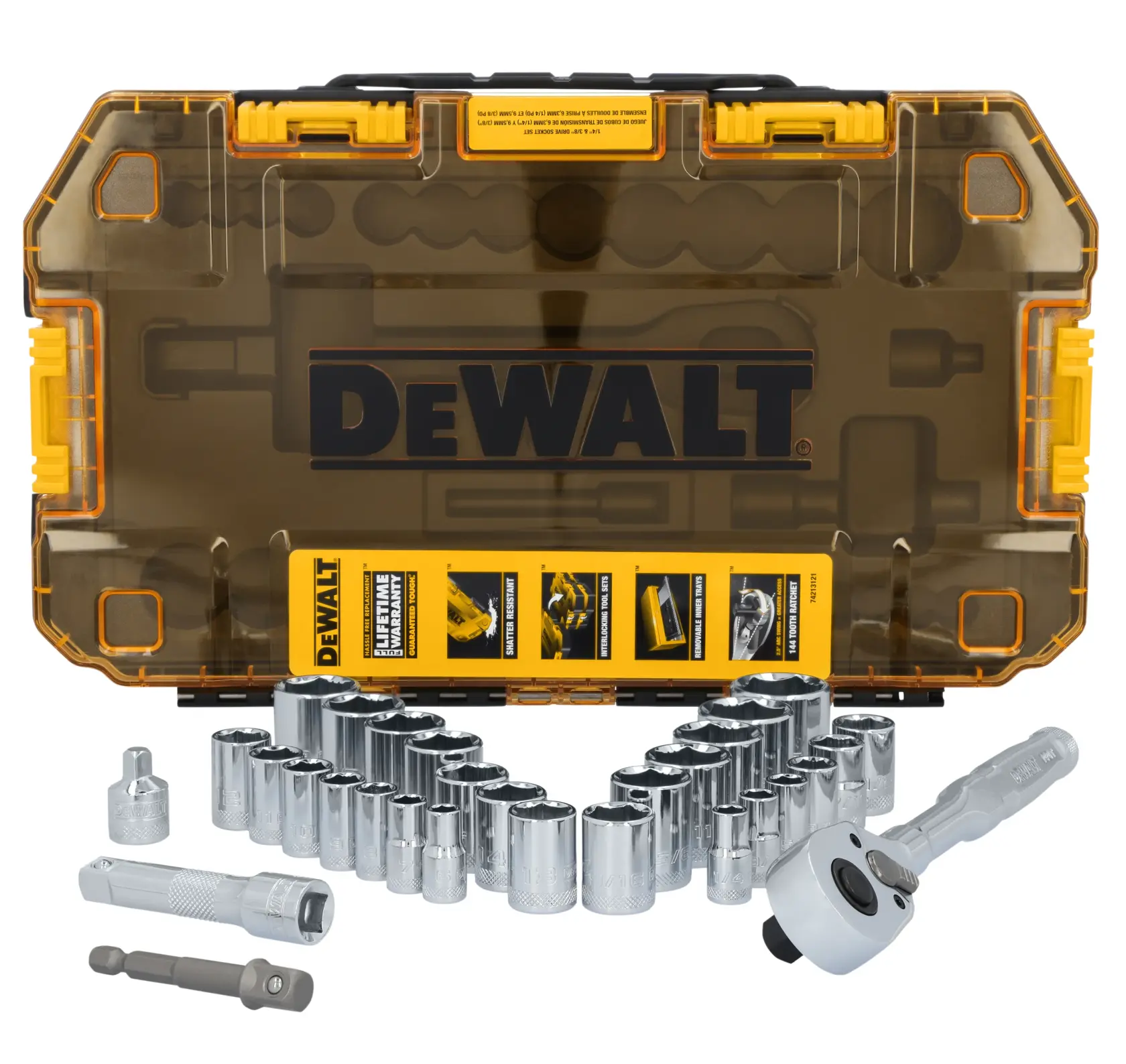 Conjunto de chave de soquete DEWALT com vários soquetes metálicos, uma catraca e acessórios, exibido diante de uma caixa de transporte de plástico rígido transparente amarelo e preto.