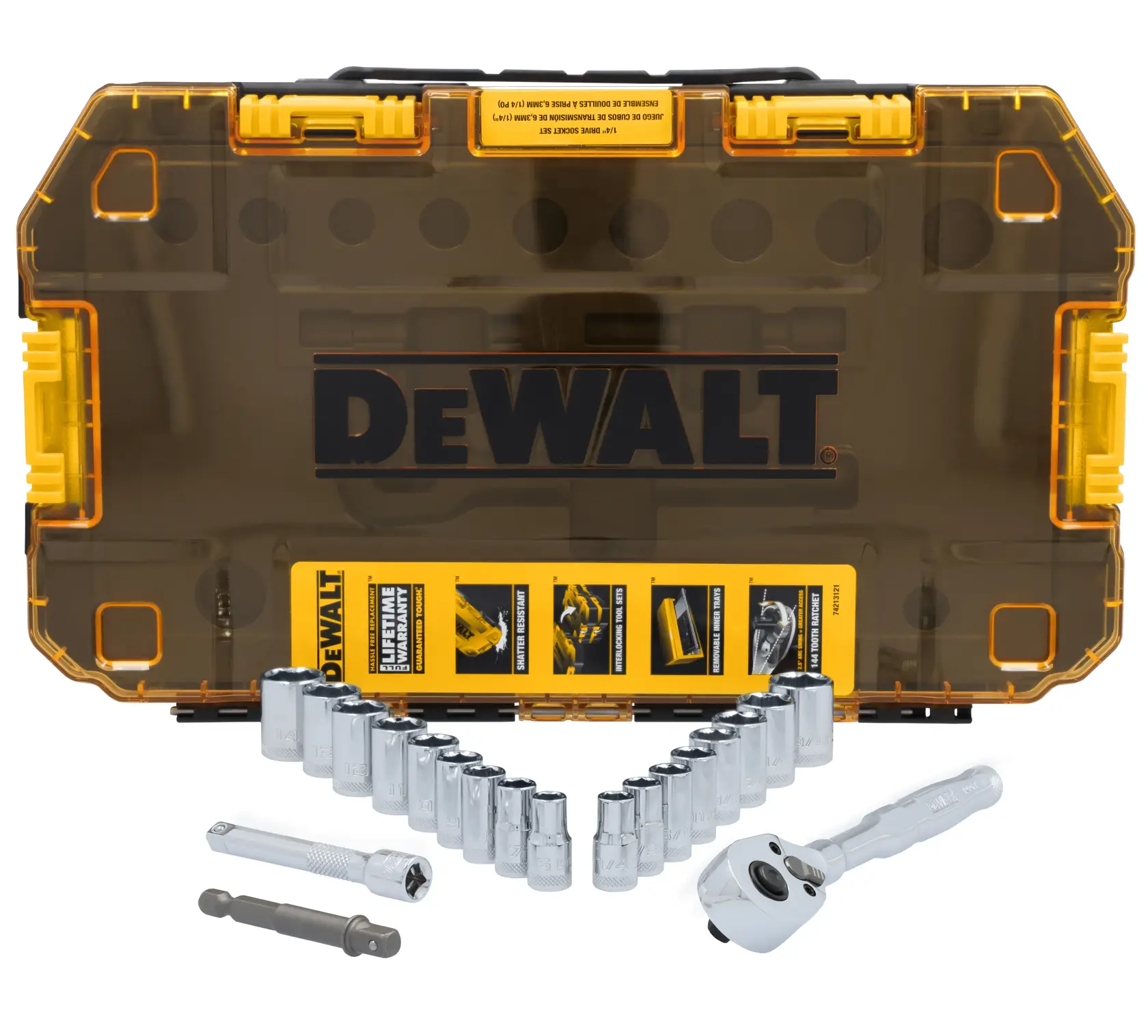 Um conjunto de soquetes DEWALT com catraca, barra de extensão e soquetes exibidos na frente de uma caixa de transporte DEWALT transparente com detalhes em amarelo.
