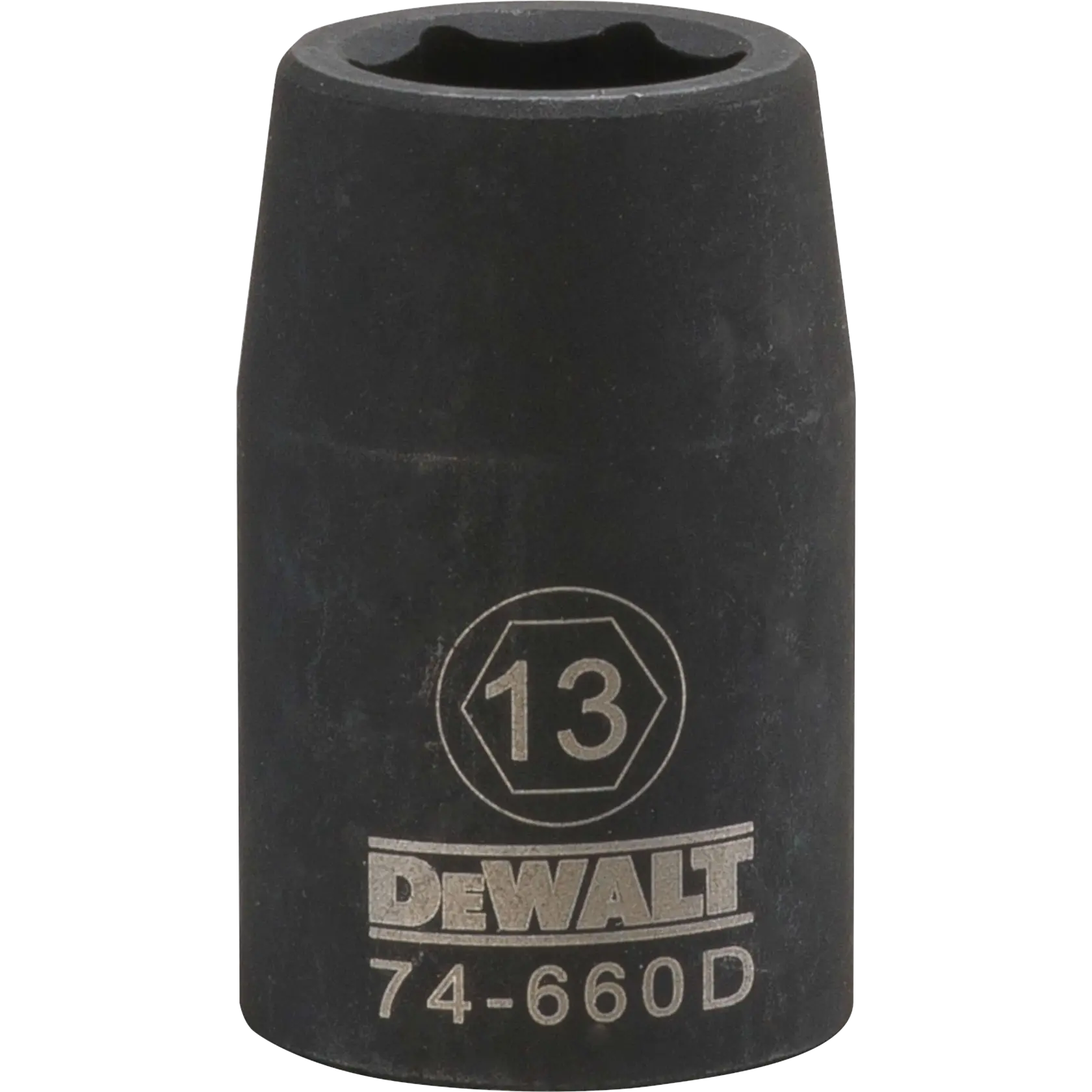 Imagem em close de um soquete de impacto DEWALT de 13mm com o número do modelo 74-660D, mostrando o logotipo da marca e a numeração em sua superfície.