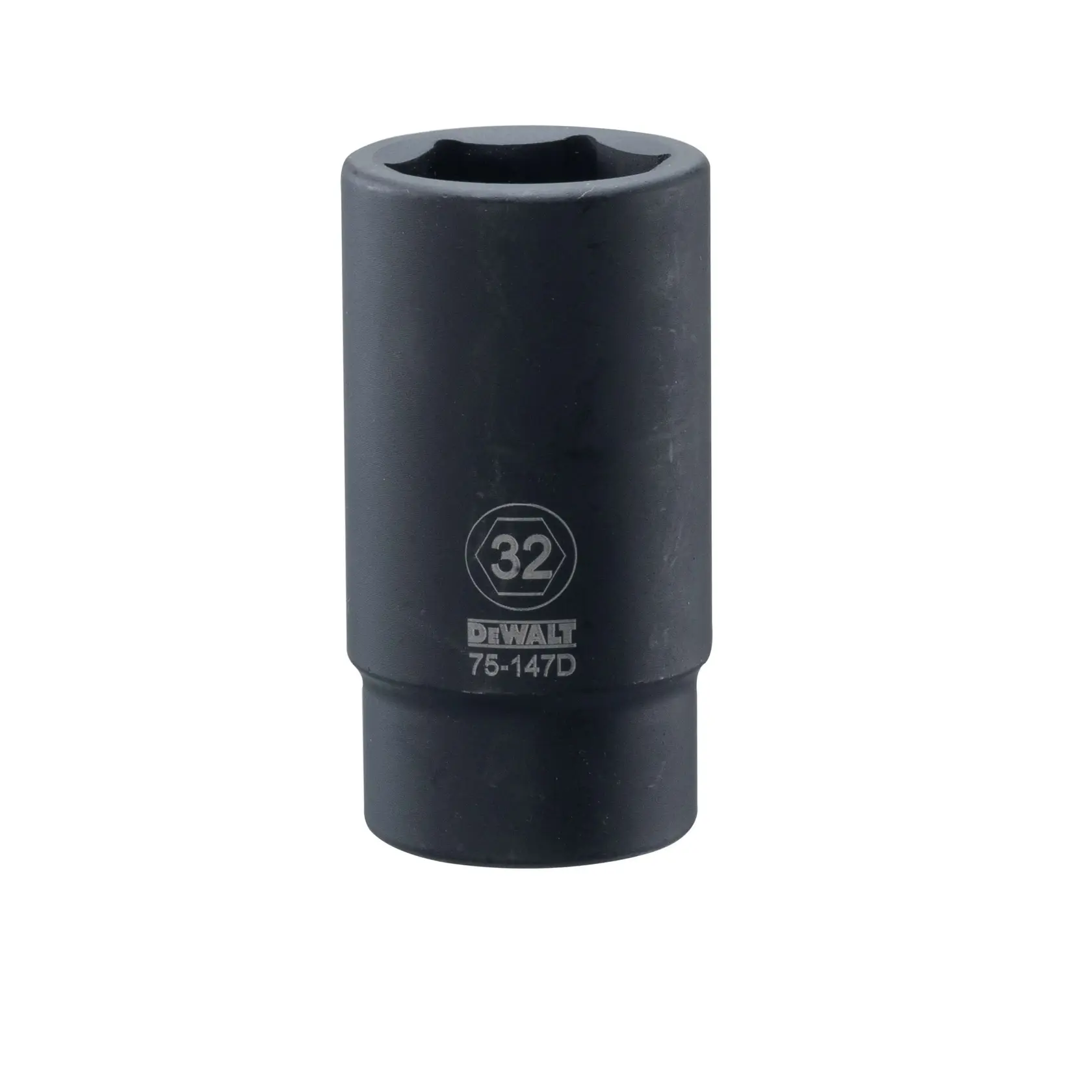 Um soquete de impacto DEWALT de 32 mm, modelo 75-147D, exibido na posição vertical sobre um fundo branco.
