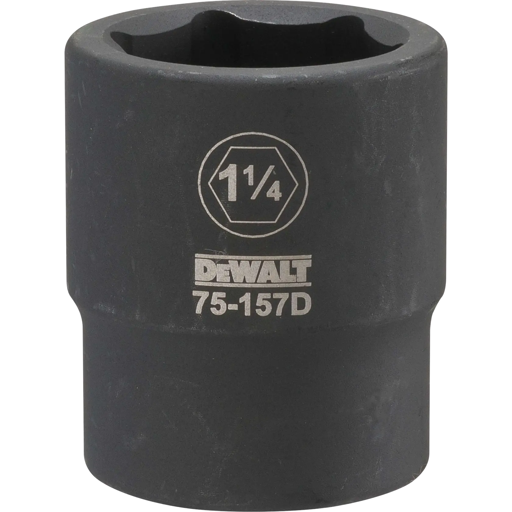 Soquete de impacto DEWALT de 1-1/4 polegada com o número de modelo 75-157D gravado na lateral. O soquete é cilíndrico, feito de metal escuro.