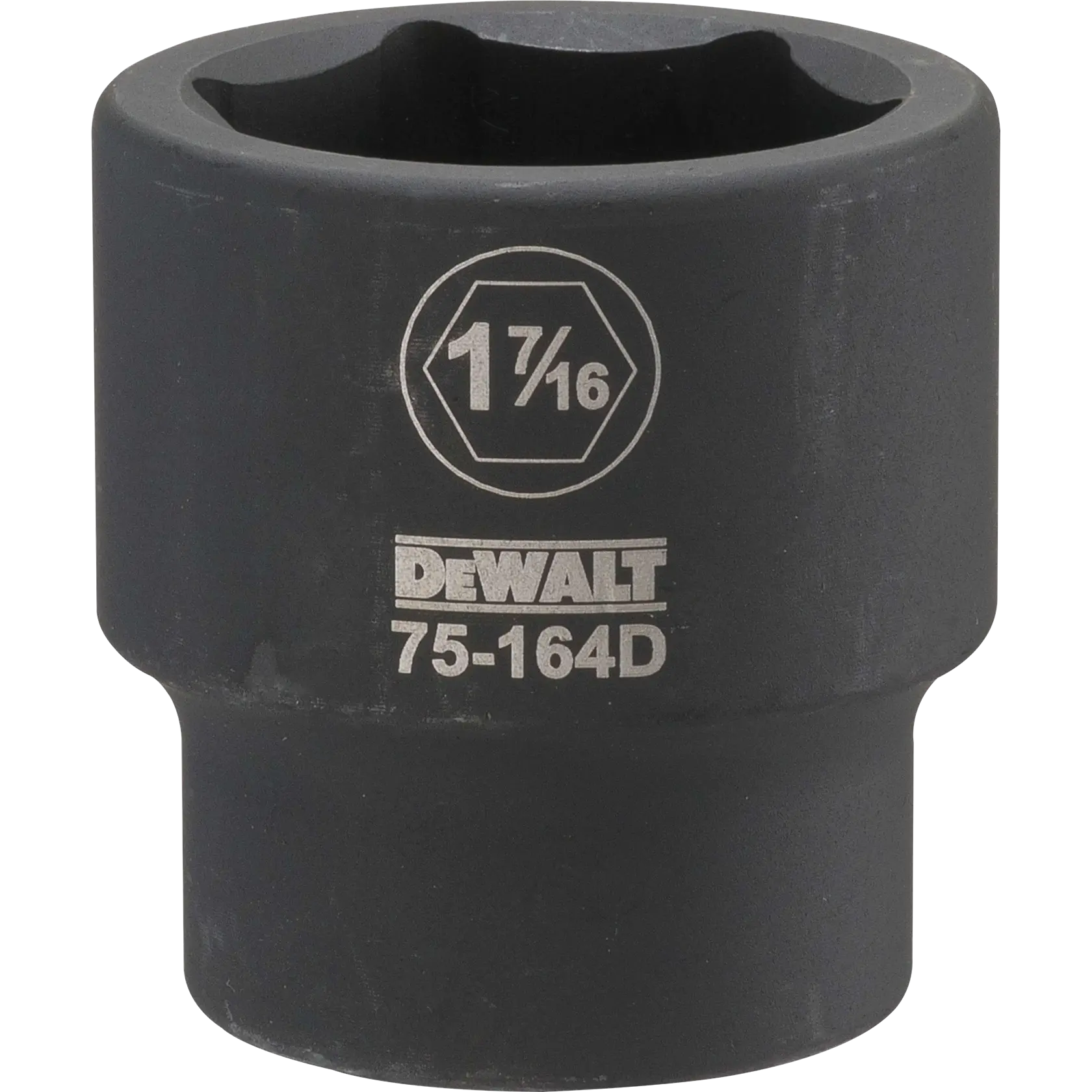 Imagem em close-up de um soquete DEWALT de 1 7/16 polegadas com o número do modelo 75-164D exibido na frente. O soquete é de cor escura e possui uma abertura hexagonal.