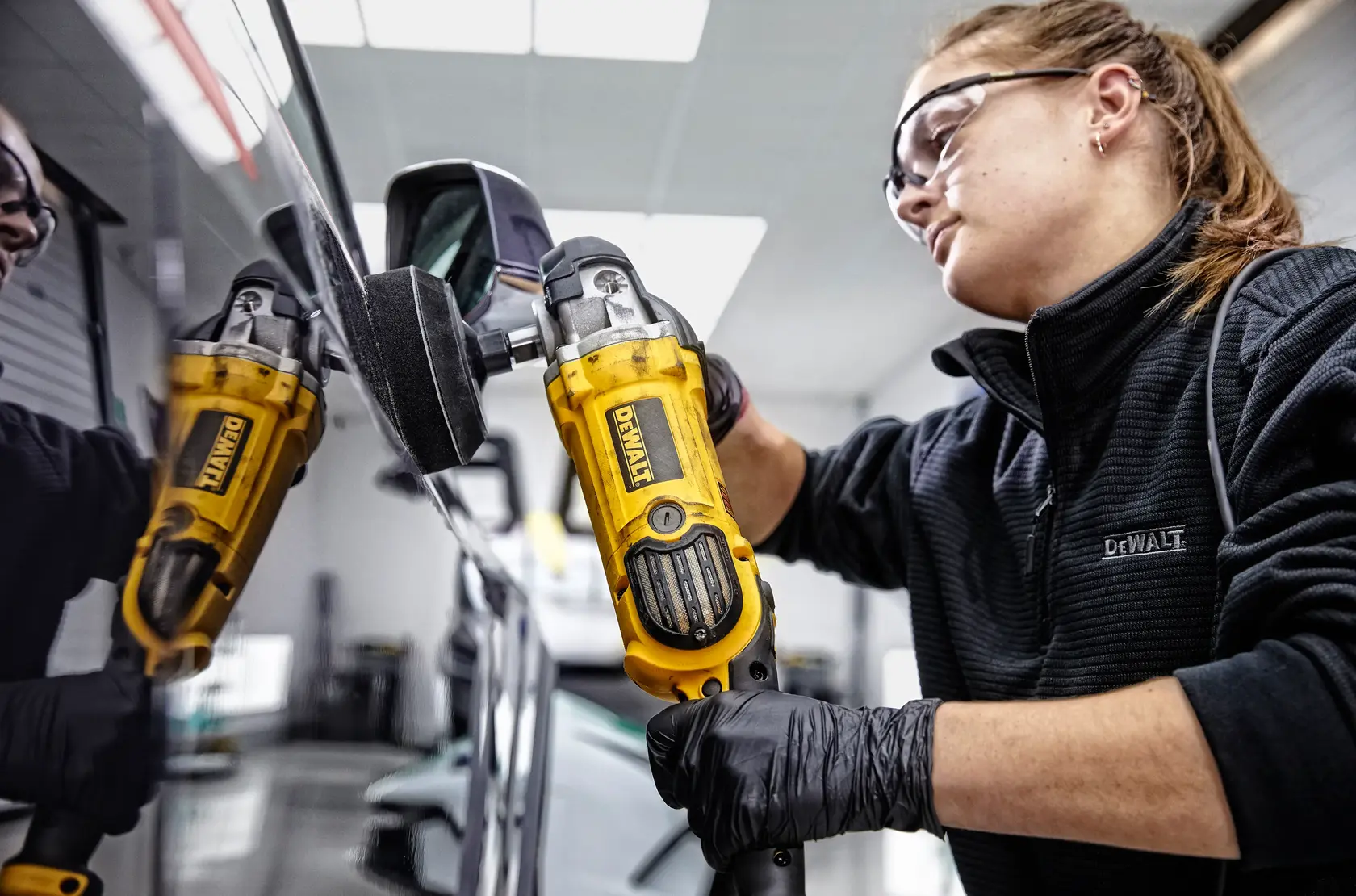 Photo of DEWALT polisher in use on a car. SKUs: DWP849X-B2, DWP849XB2, DWP849X-B3, DWP849X, DWP849X-AR.