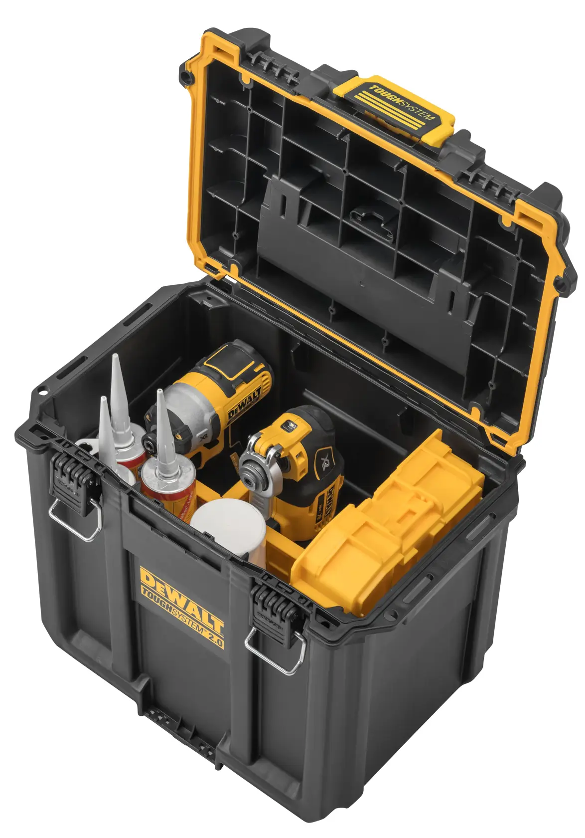 Caixa organizadora de ferramentas DEWALT ToughSystem aberta, com compartimentos internos e divisórias removíveis. Diversos destaques apontam características: organização otimizada com quatro divisórias removíveis, vedação contra poeira e água classificada IP65 para durabilidade máxima, conexão customizável para fixar outras caixas TOUGHSYSTEM, fechos reforçados em arame metálico, placa personalizável para etiquetagem e capacidade adicional de armazenamento com alças laterais para pendurar ferramentas e acessórios.