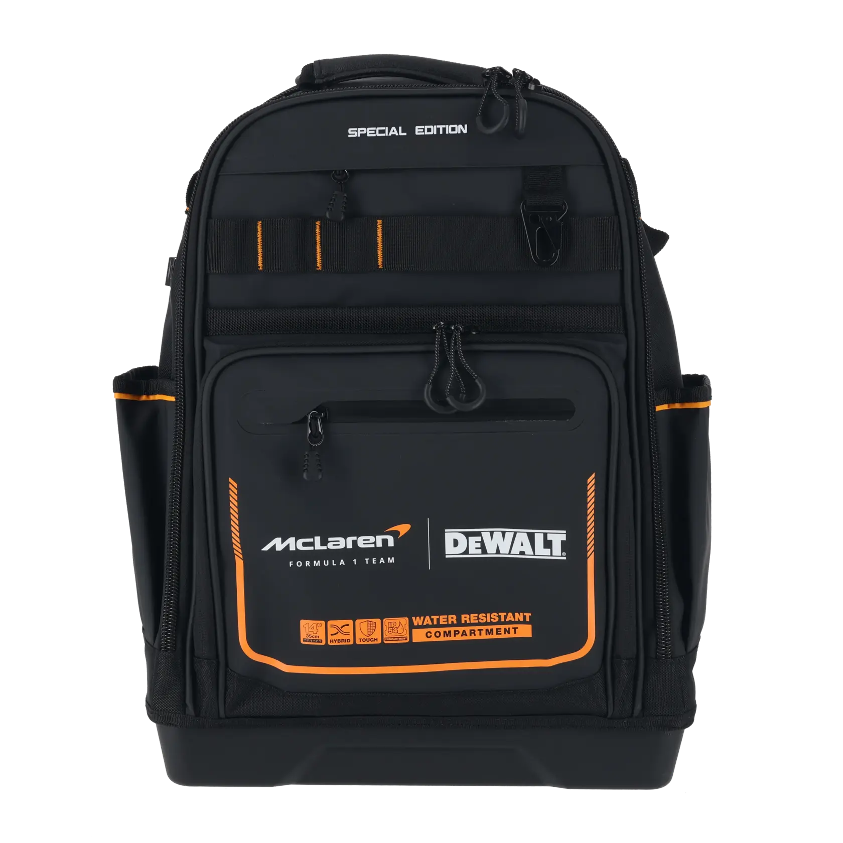 Mochila preta DEWALT McLaren com detalhes laranja, vários compartimentos e proteção contra água.